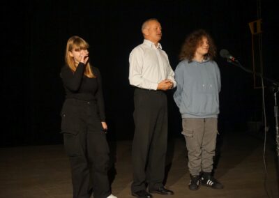 DEALER Teatru STOP w Teatrze Miejskim w Inowrocławiu: 20.11.2023; drama z młodzieżą; fot. Waldek Tomaszewski